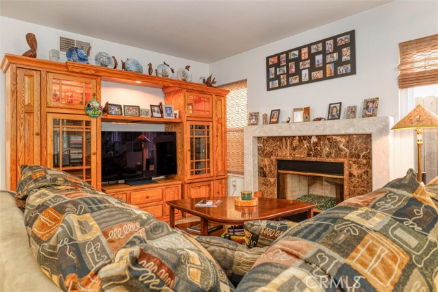 Detail Gallery Image 10 of 30 For 11849 Kathyann St, Sylmar,  CA 91342 - 3 Beds | 2/1 Baths