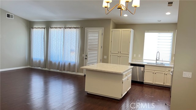 Detail Gallery Image 11 of 21 For 679 Shasta Dr, Corona,  CA 92881 - 3 Beds | 2 Baths