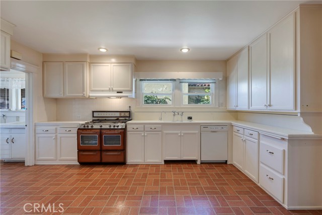 Detail Gallery Image 16 of 73 For 144 Orange Grove Avenue, Placentia,  CA 92870 - 4 Beds | 3/1 Baths