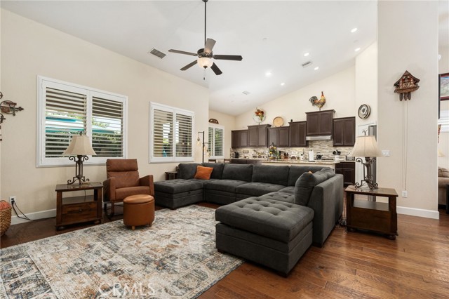 3236 Ashcroft Avenue, Clovis CA: https://media.crmls.org/medias/57c5a76f-8315-4145-b696-565ade6b6845.jpg