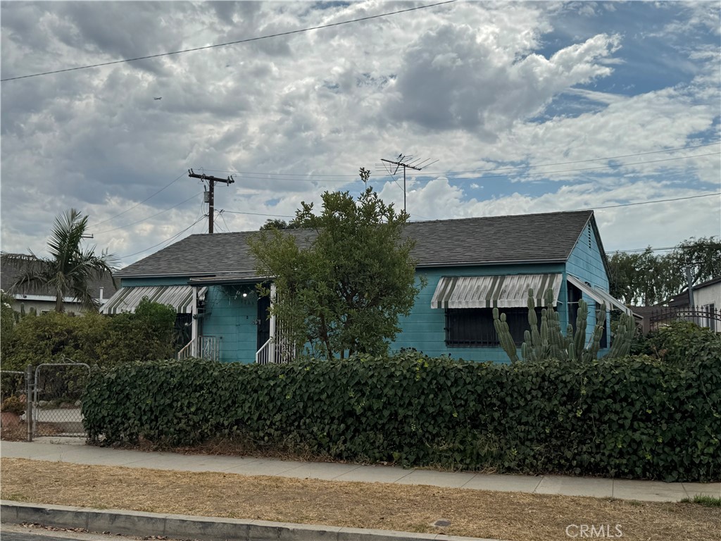 1745 W Colegrove Avenue