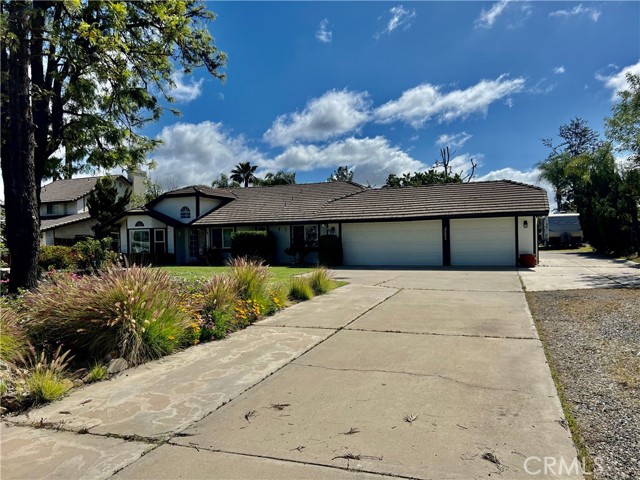 Detail Gallery Image 2 of 69 For 28870 Broken Arrow Cir, Menifee,  CA 92584 - 3 Beds | 2/1 Baths