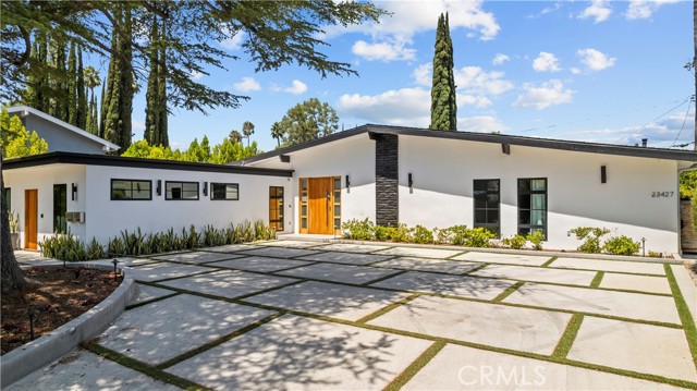 23427 Canzonet Street, Woodland Hills CA: https://media.crmls.org/medias/57c71d0c-15d6-4945-bc23-5f3697ed1d61.jpg