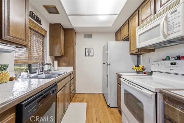 Detail Gallery Image 7 of 28 For 16865 Donwest, Tustin,  CA 92780 - 2 Beds | 1 Baths