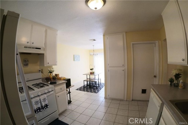 Detail Gallery Image 6 of 22 For 14465 Linden, Hesperia,  CA 92345 - 3 Beds | 2 Baths