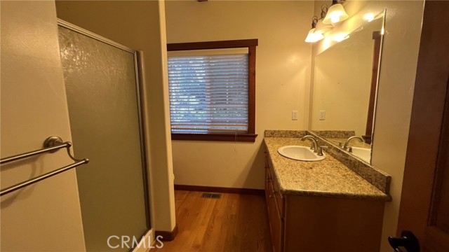 24861 Finhaut Drive, Crestline CA: https://media.crmls.org/medias/57c8fac6-4306-4a9f-9763-c5e680098dfd.jpg