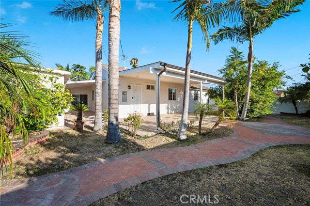 13358 Blythe Street, North Hollywood CA: https://media.crmls.org/medias/57ca7a92-e99f-4836-8bbd-620fa053054d.jpg