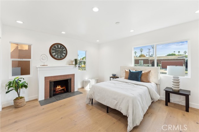 3945 S Norton Avenue, Los Angeles CA: https://media.crmls.org/medias/57cb0554-6020-4c8a-805b-7185e5e78fef.jpg