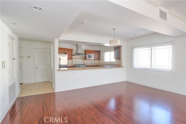 Detail Gallery Image 9 of 24 For 11848 Kiowa Ave #304,  Los Angeles,  CA 90049 - 3 Beds | 2 Baths