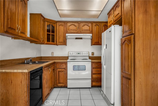 1860 San Francisco Avenue, Long Beach CA: https://media.crmls.org/medias/57cbc539-f6e4-4bf9-a58f-67845a23300e.jpg
