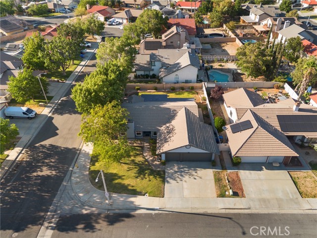 2037 Comstock Court, Palmdale CA: https://media.crmls.org/medias/57cc0f27-30ef-45f3-8389-17adc5b5ef65.jpg