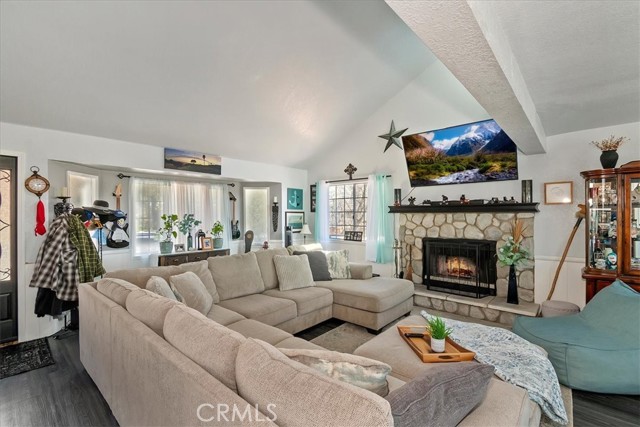 Detail Gallery Image 7 of 73 For 1211 Yosemite, Lake Arrowhead,  CA 92352 - 4 Beds | 3/1 Baths