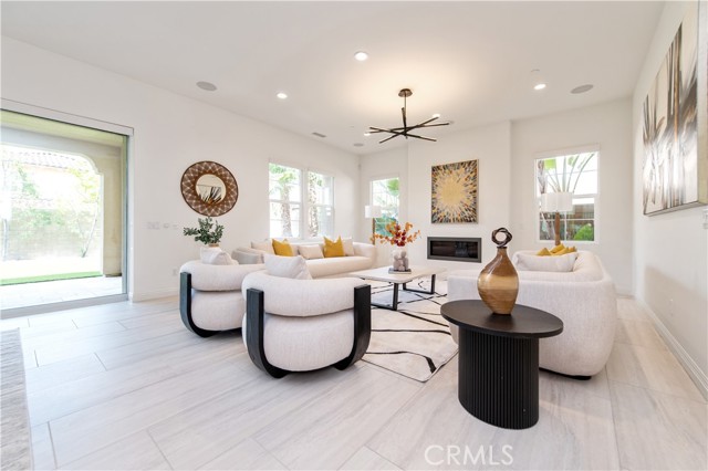 124 Cruiser, Irvine CA: https://media.crmls.org/medias/57ccece9-1951-4396-ab66-e640549ef79a.jpg