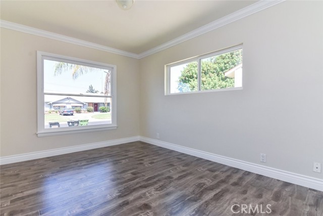 Detail Gallery Image 8 of 22 For 6906 Mclennan Ave, Lake Balboa,  CA 91406 - 3 Beds | 3 Baths