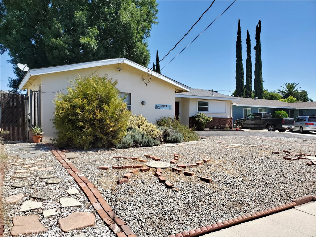 https://media.crmls.org/medias/57cda00d-a7f3-4a52-aed5-0ced24d3fb44.jpg?preset=X-Large