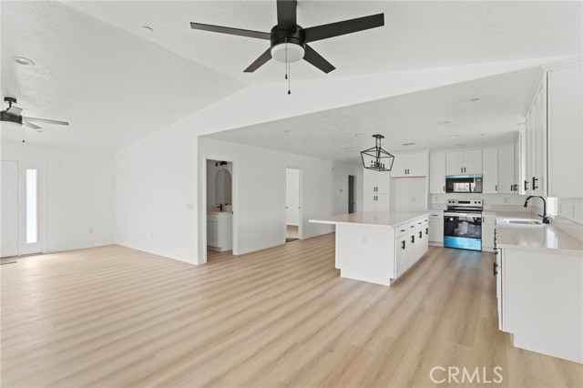 16925 Nanticoke Road, Apple Valley CA: https://media.crmls.org/medias/57cec20a-93ea-41f9-941f-86a5c586a6cc.jpg