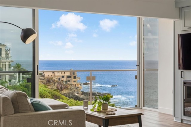 Detail Gallery Image 2 of 51 For 31561 Table Rock Dr #413,  Laguna Beach,  CA 92651 - 2 Beds | 1 Baths