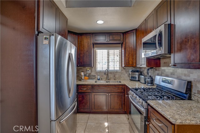 2304 W Flower Avenue, Fullerton CA: https://media.crmls.org/medias/57cf8c65-9593-48a7-bb4f-9ca549c5f3eb.jpg