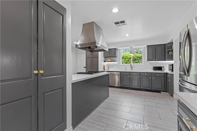 13405 Tiara Street, Valley Glen CA: https://media.crmls.org/medias/57cfcae8-cd33-49f2-aa4f-5e914ec92b69.jpg