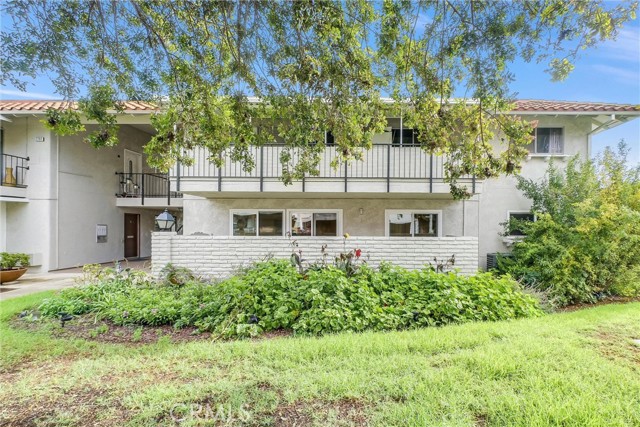 Detail Gallery Image 2 of 28 For 2260 via Puerta #C,  Laguna Woods,  CA 92637 - 2 Beds | 2 Baths