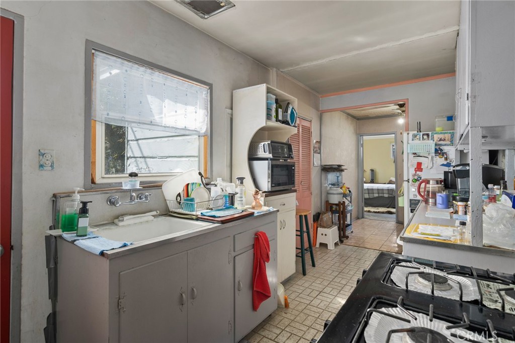 https://media.crmls.org/medias/57d127b2-bf88-4b08-b77f-8fce6b462688.jpg?preset=X-Large