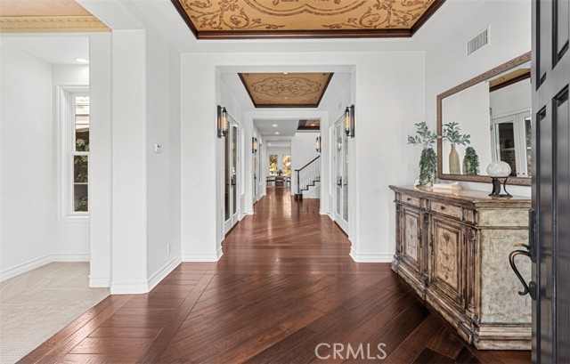 Detail Gallery Image 7 of 75 For 26012 Horseshoe Cr, Laguna Hills,  CA 92653 - 5 Beds | 5/1 Baths