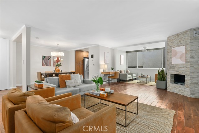930 3rd Street, Santa Monica CA: https://media.crmls.org/medias/57d3307c-e4e6-4e2e-87e1-1b1cccfa3b94.jpg