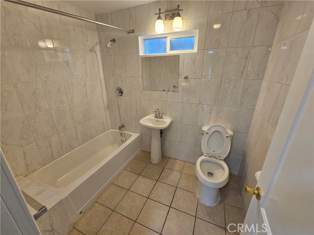 10558 Langmuir Avenue, Sunland CA: https://media.crmls.org/medias/57d35c3b-88f1-483b-b316-74f608366736.jpg