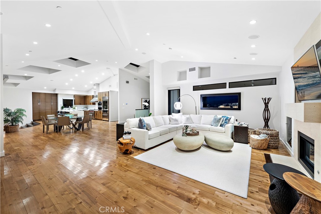 57d3dc0c C75c 4f3e 83a8 16199a935c11