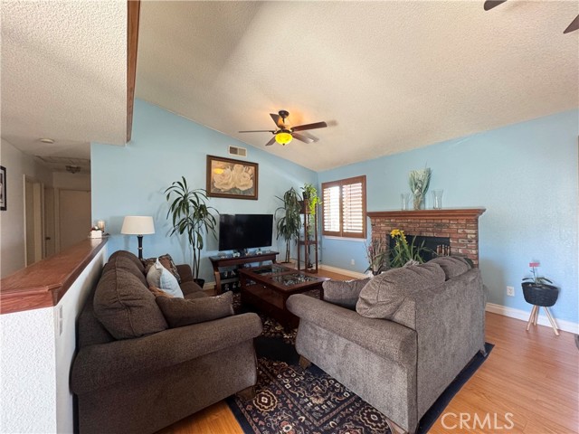 Detail Gallery Image 6 of 24 For 7446 Bangor Ave, Hesperia,  CA 92345 - 3 Beds | 2 Baths