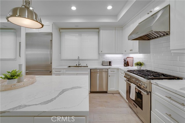 Detail Gallery Image 14 of 67 For 608 Heliotrope, Corona Del Mar,  CA 92625 - 4 Beds | 4 Baths