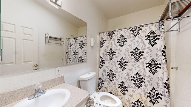 Detail Gallery Image 24 of 37 For 3595 Santa Fe Ave #209,  Long Beach,  CA 90810 - 3 Beds | 2 Baths