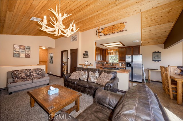 43850 Yosemite Drive, Big Bear Lake CA: https://media.crmls.org/medias/57d644ca-b711-46af-9e50-0b42b5847f2f.jpg