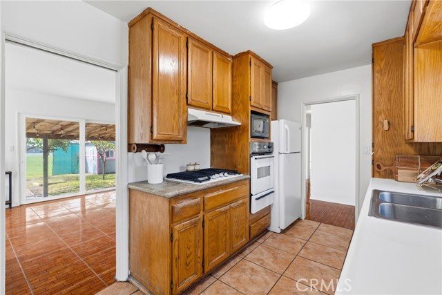 665 Hennipen, Pomona CA: https://media.crmls.org/medias/57d6a13a-fb1e-4e7f-b2e2-80a33c356759.jpg
