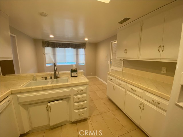 Detail Gallery Image 30 of 38 For 2106 Oxford Ave, Claremont,  CA 91711 - 4 Beds | 3 Baths