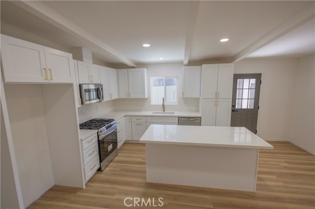 2122 W 10th Street, Santa Ana CA: https://media.crmls.org/medias/57d71a23-73d8-43a0-8a7b-60c12431132e.jpg