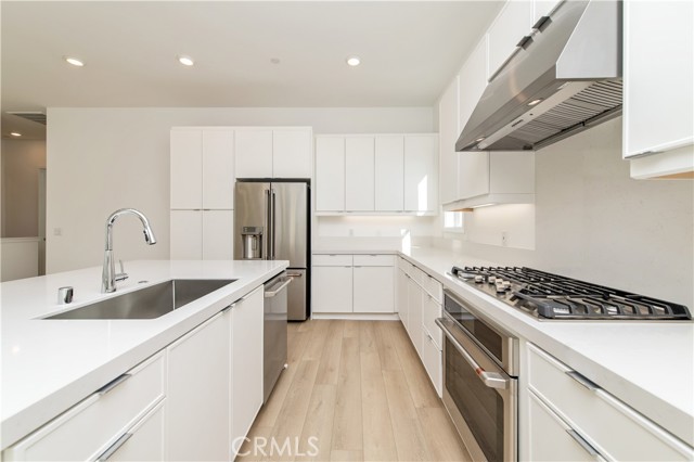 Detail Gallery Image 18 of 28 For 108 Tiffin, Irvine,  CA 92618 - 3 Beds | 2/1 Baths