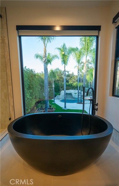 Detail Gallery Image 59 of 74 For 17437 Oak Creek Ct, Encino,  CA 91316 - 5 Beds | 5/1 Baths