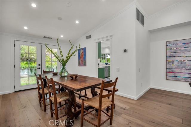 17152 Escalon Drive, Encino CA: https://media.crmls.org/medias/57d87a84-f91e-4748-adb7-ec9a9ce0a7e3.jpg