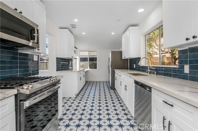 Detail Gallery Image 1 of 22 For 2175 Tustin Ave, Costa Mesa,  CA 92627 - 3 Beds | 2 Baths