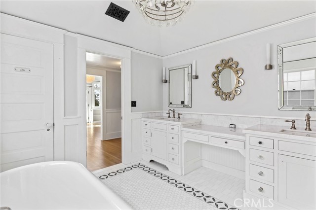 404 17th Street, Manhattan Beach, California 90266, 3 Bedrooms Bedrooms, ,2 BathroomsBathrooms,Residential,Sold,17th,SB21090546