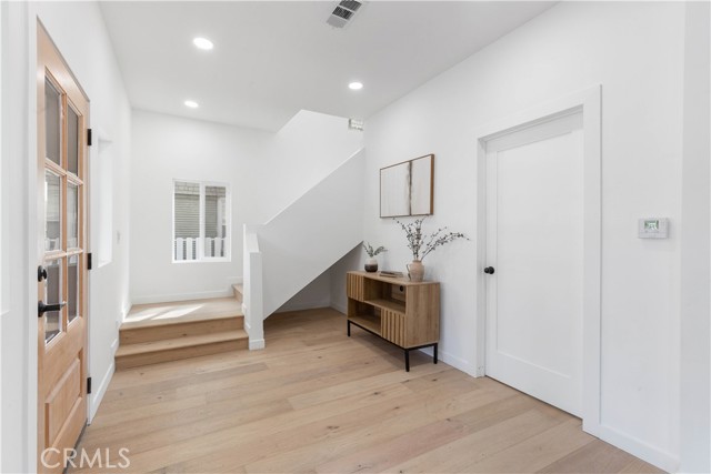 Detail Gallery Image 2 of 18 For 1766 W 25th St, Los Angeles,  CA 90018 - – Beds | – Baths