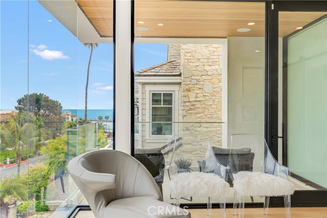 Detail Gallery Image 30 of 62 For 221 Heliotrope Ave, Corona Del Mar,  CA 92625 - 4 Beds | 5/1 Baths