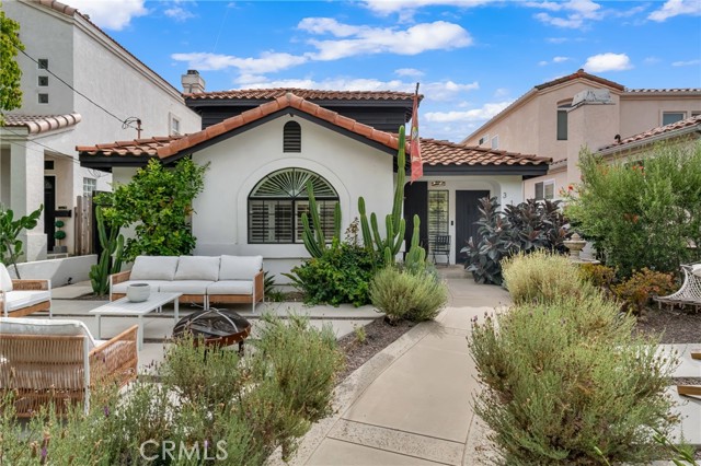 Detail Gallery Image 1 of 42 For 314 Ultimo Ave, Long Beach,  CA 90814 - 4 Beds | 3 Baths