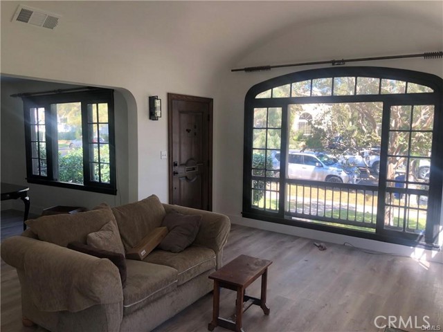 Detail Gallery Image 7 of 11 For 1951 1951 Midvale, –,  CA 90025 - 3 Beds | 2 Baths