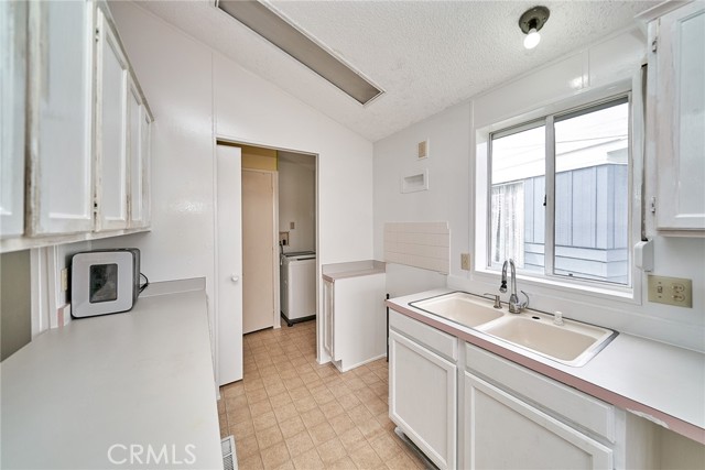 Detail Gallery Image 11 of 28 For 24100 Pennsylvania St #103,  Lomita,  CA 90717 - 2 Beds | 2 Baths