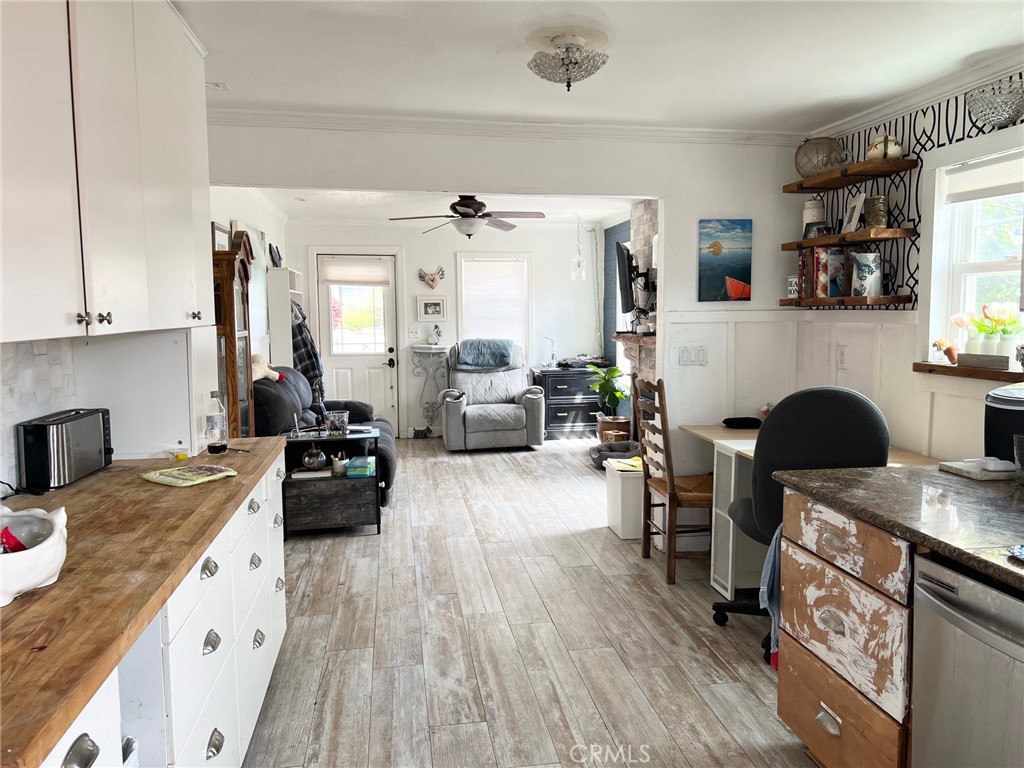 https://media.crmls.org/medias/57dc7d56-569d-4f9a-b6a4-9a30718e2a3a.jpg?preset=X-Large