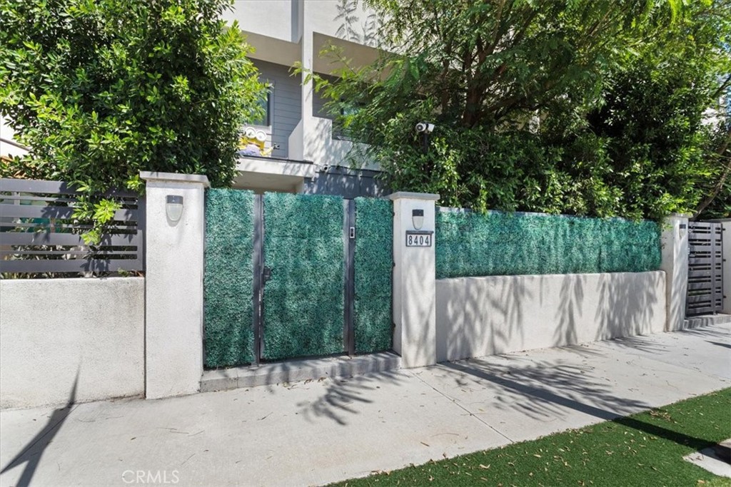 8404 Woodley Place