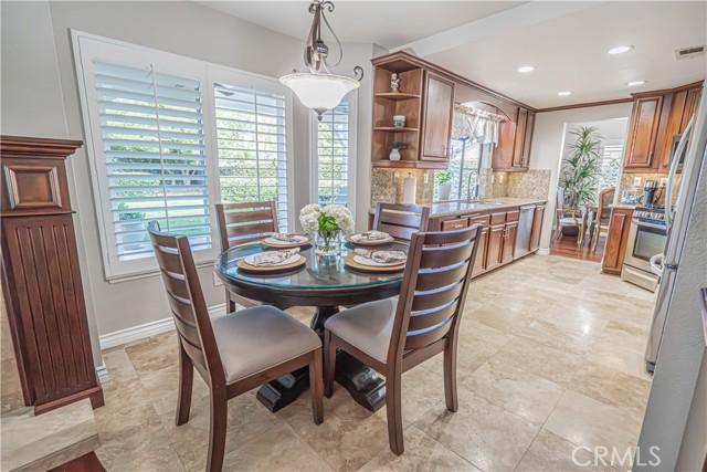 Detail Gallery Image 12 of 41 For 28655 Greenwood Pl, Castaic,  CA 91384 - 3 Beds | 2/1 Baths