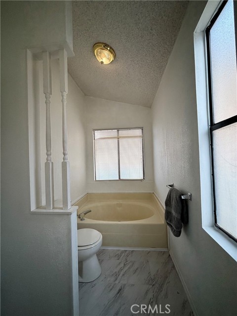 Detail Gallery Image 15 of 23 For 1925 E La Veta Ave 22a,  Orange,  CA 92866 - 2 Beds | 2 Baths